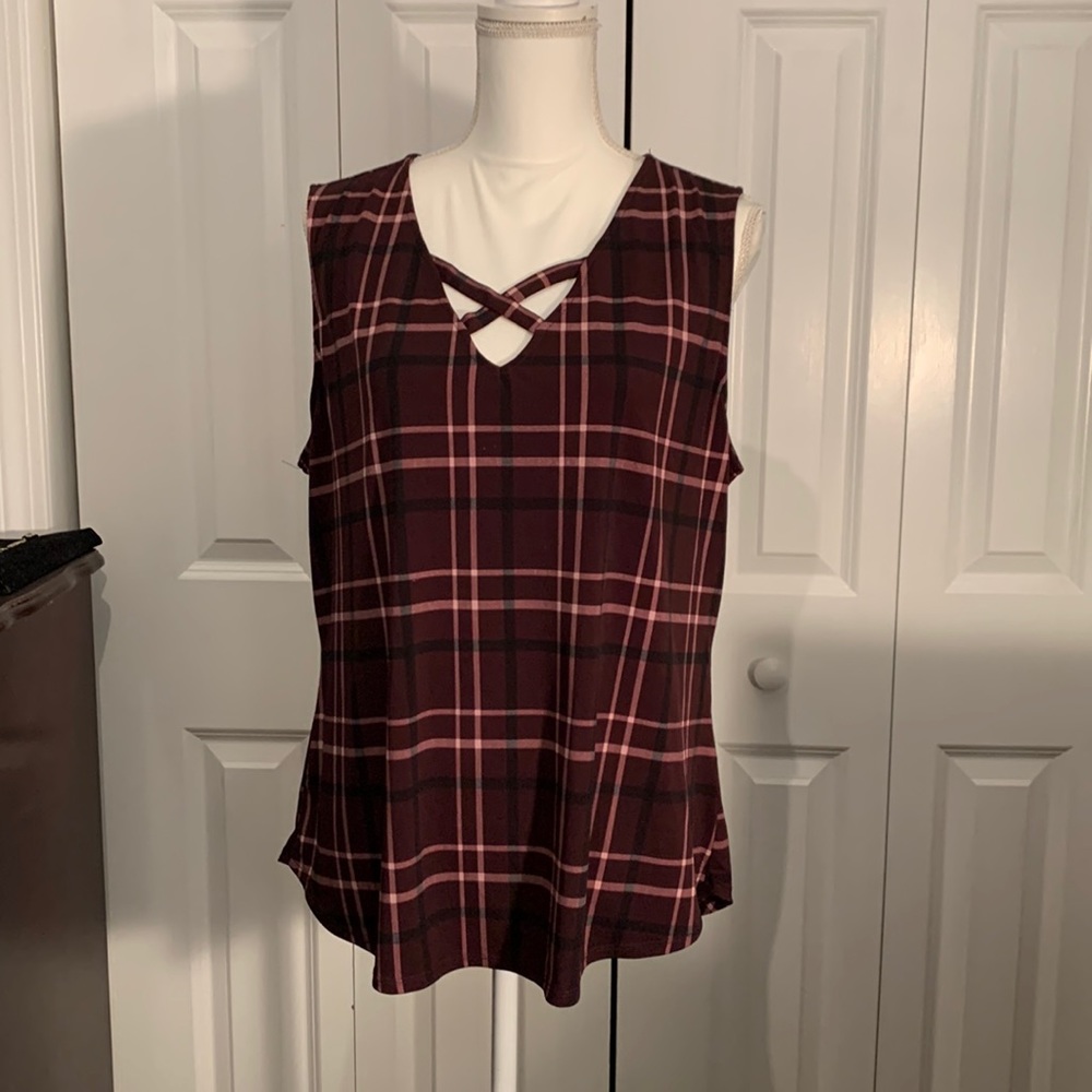 Pretty sleeveless top by NY&CO